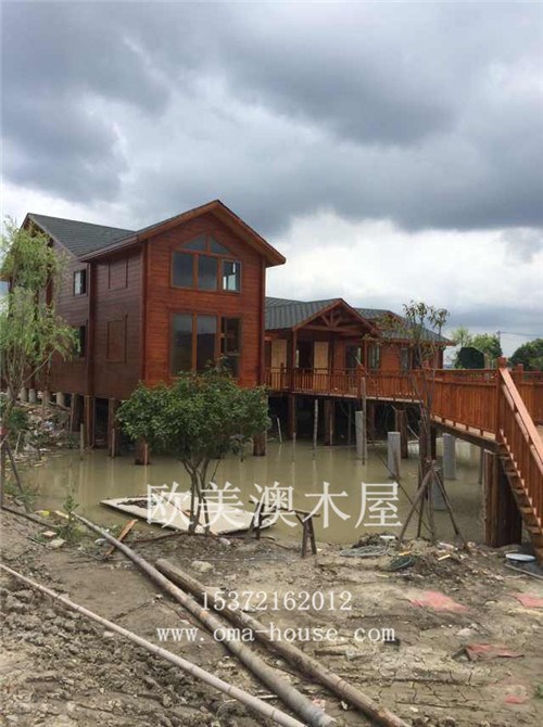 水上木屋 仿佛抗潮木結構房屋 水上樂園 度假小木屋