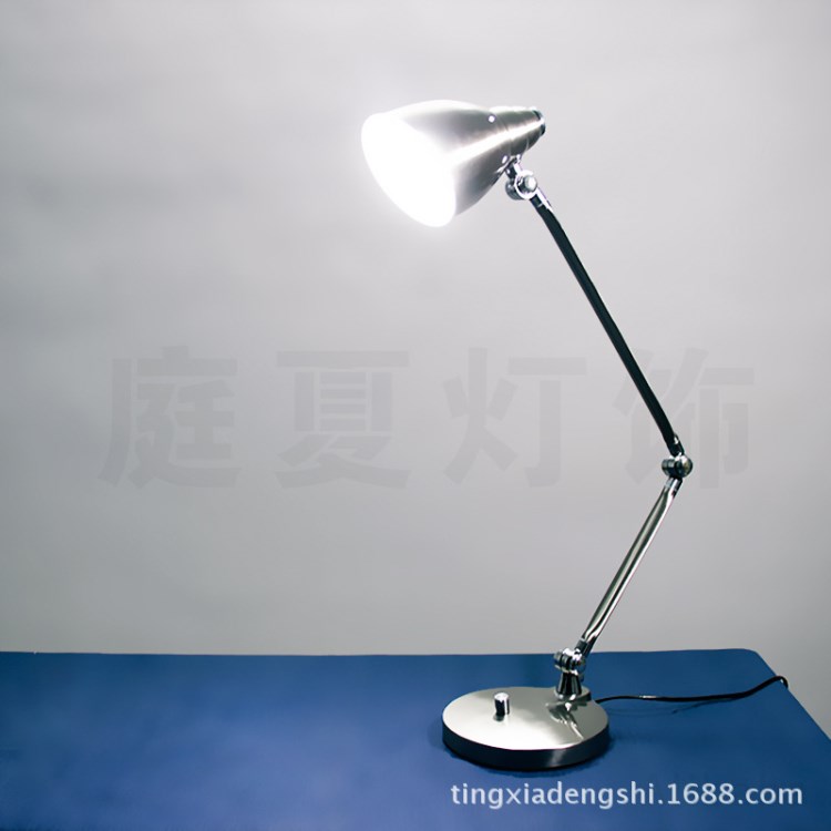 現(xiàn)代簡(jiǎn)約商務(wù)辦公室書房書桌創(chuàng)意簡(jiǎn)約工作護(hù)眼長(zhǎng)臂插電式led臺(tái)燈