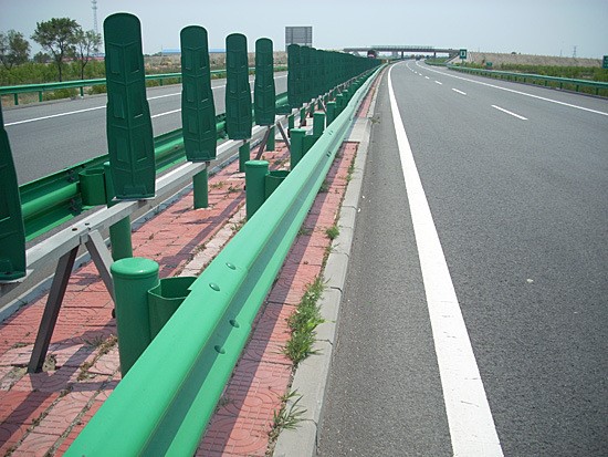 柳州厂家直销  隔离防撞波形护栏 波形梁钢护栏板 乡村道路栏