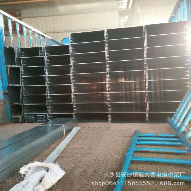 湖南電纜橋架廠(chǎng)家 槽式電纜橋架線(xiàn)槽設(shè)備 鍍鋅電纜橋架200*100