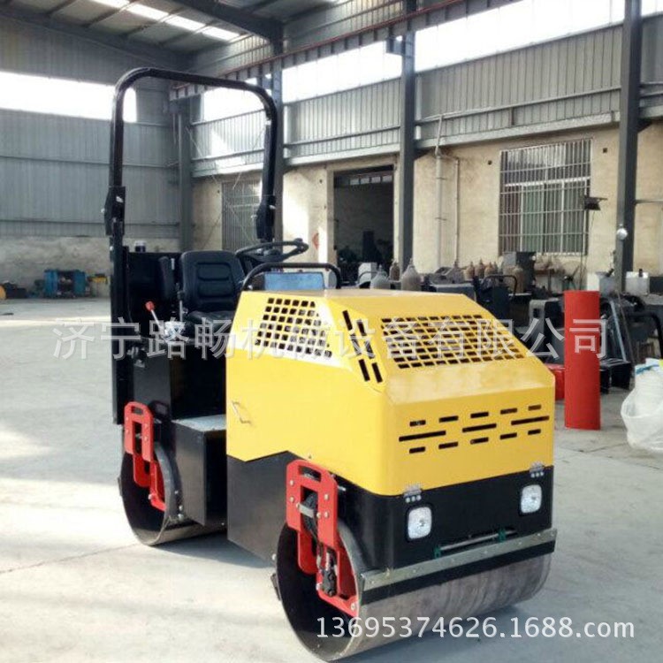 涼山小型壓路機(jī) 2噸全液壓壓路機(jī) 駕駛式振動(dòng)壓路機(jī)熱賣LC-20