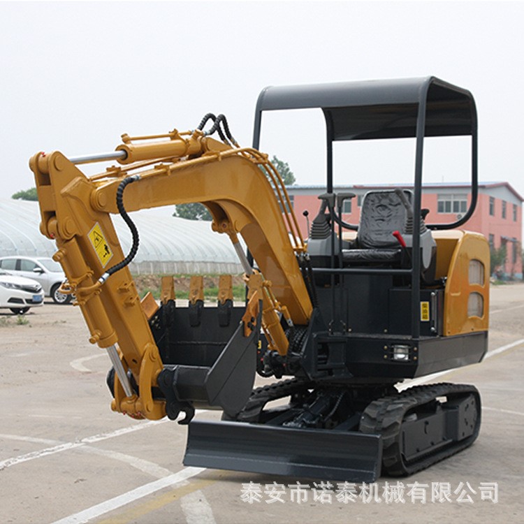 果園農(nóng)田用小型挖掘機(jī)NT18型工程橡膠履帶液壓先導(dǎo)操作小型挖掘機(jī)