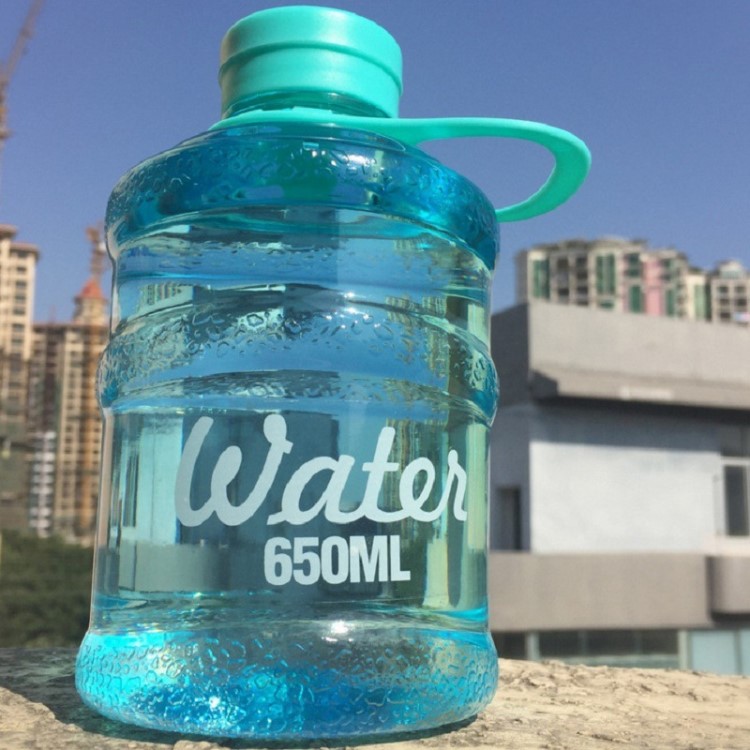 批發凡森創意百貨迷你桶裝水杯650毫升礦泉水桶塑料杯可定制logo