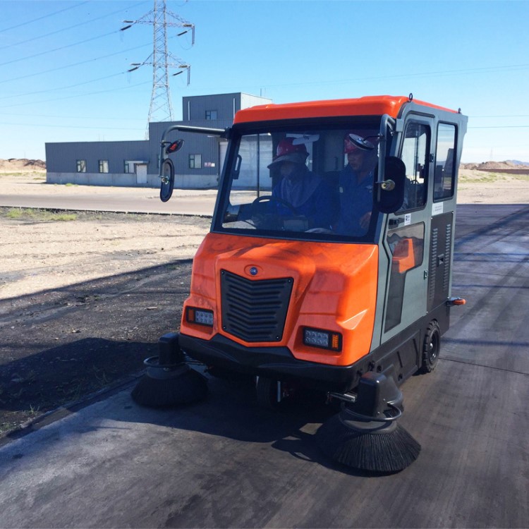 全封閉學(xué)校物業(yè)駕駛式掃地車電瓶式掃地機(jī)工廠環(huán)衛(wèi)道路電動(dòng)清掃車