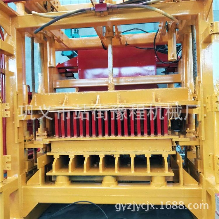 大型免燒嵌草水泥磚機(jī)器全自動混凝土墊塊機(jī)湖北制磚生產(chǎn)線設(shè)備