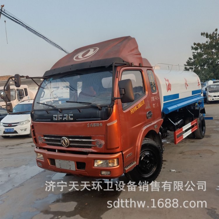 大量供应5吨洒水车小型洒水车价格 8-15立方大型工程除尘喷洒车