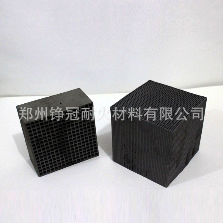 50*100*100水產(chǎn)養(yǎng)殖用耐水木質(zhì)蜂窩網(wǎng)狀活性炭  1塊