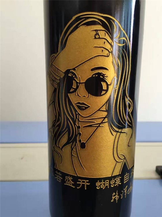 【紅酒瓶個性化定制激光雕刻設備以及工藝】【山東紅酒瓶雕刻機】