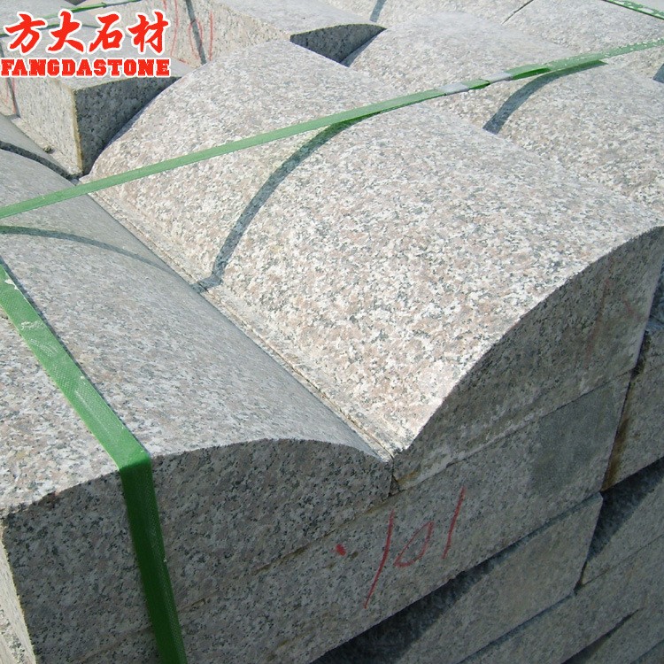 山東省五蓮石材斜坡路牙 天然花崗巖弧形五蓮花花崗巖路沿石