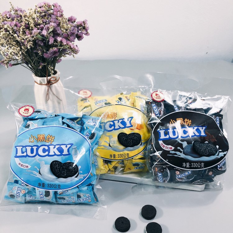 香港瓦妮莎小黑餅夾心餅干三口味330g牛奶味膨化早餐零食批發(fā)