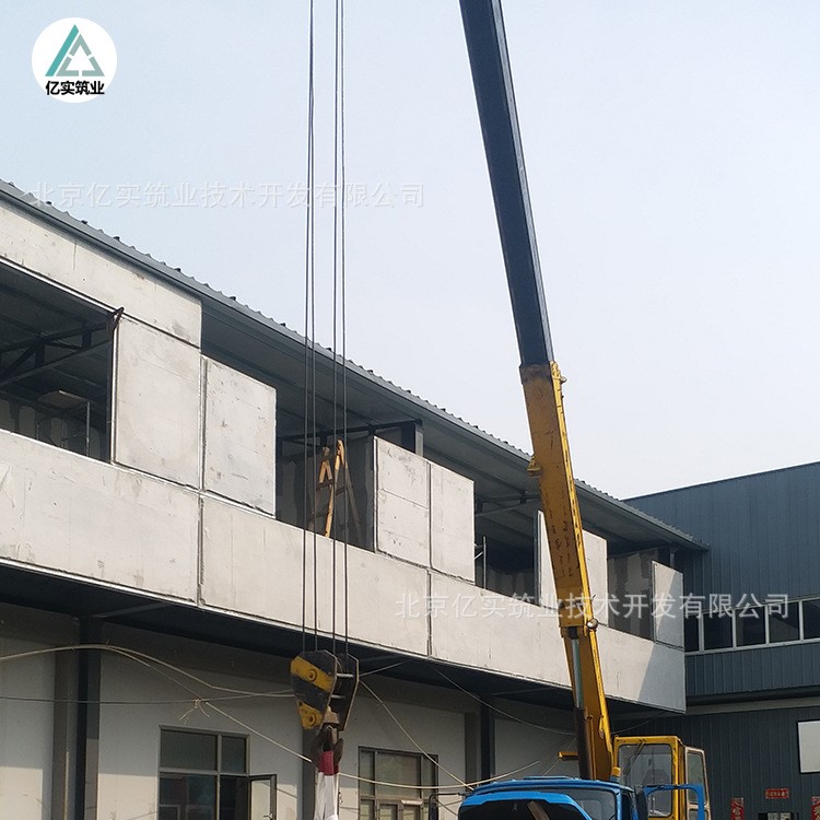 鋼骨架輕型板廠家供應(yīng)化工廠、變壓站 輕質(zhì)泄爆板保全泄壓外墻