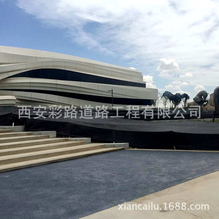 西安彩路研發(fā)的新型露骨料混凝土地坪 防滑耐磨強(qiáng)度高17791874505