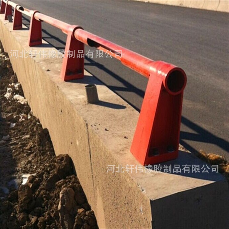 橋梁防撞護(hù)欄支架  鑄鐵護(hù)欄支架  橋梁焊接支架多種型號(hào)可訂制