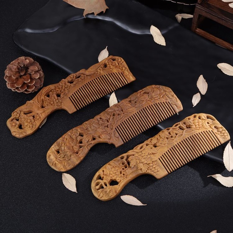 廠家直銷梳子綠檀木梳綠檀雕刻梳創意鏤空雕花按摩梳木質工藝禮品