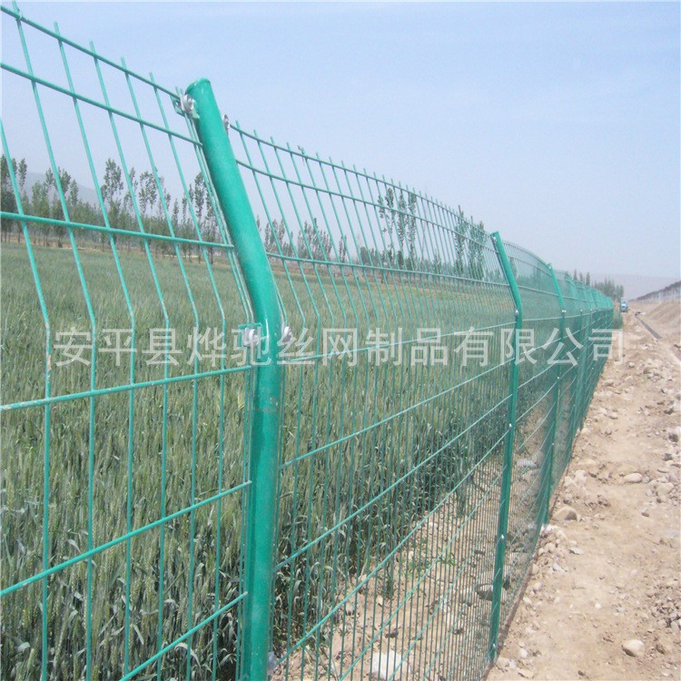 生產(chǎn)雙邊絲護欄 批發(fā)簡易圈地小區(qū)護欄隔離柵 隔離網(wǎng) 護欄網(wǎng)