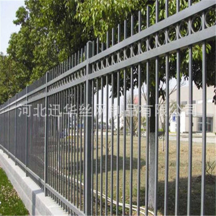 直銷工廠小區(qū)圍墻欄桿 廠區(qū)防攀爬護(hù)欄 鋅鋼圍墻護(hù)欄網(wǎng) 廠家定制Y