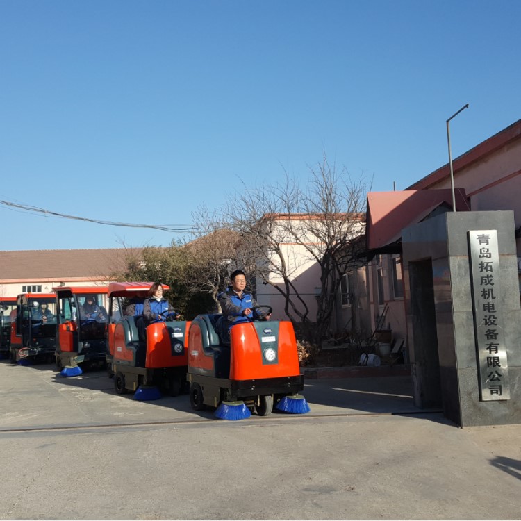 垃圾清掃車 社區(qū)路面清掃車 公園用電動(dòng)掃地車駕駛式 廠區(qū)清掃車