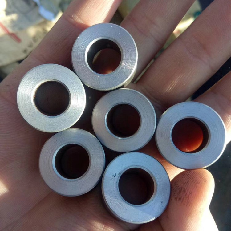 現(xiàn)貨批發(fā)20#小口徑無(wú)縫鋼管 深加工套管切割 冷拔無(wú)縫加工