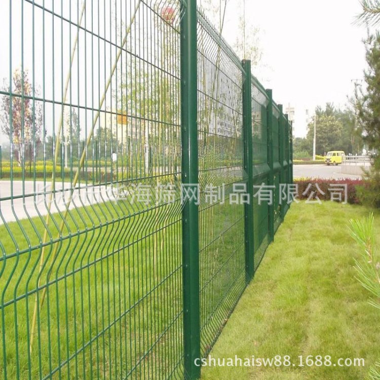 【廠家現(xiàn)貨批發(fā)】桃型柱護欄網(wǎng)，三折彎護欄，鋼絲網(wǎng)圍欄