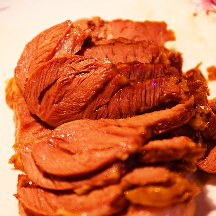 四川特色小吃鹵豬頭肉 鹵味肉類休閑零食 批發(fā)鹵豬頭