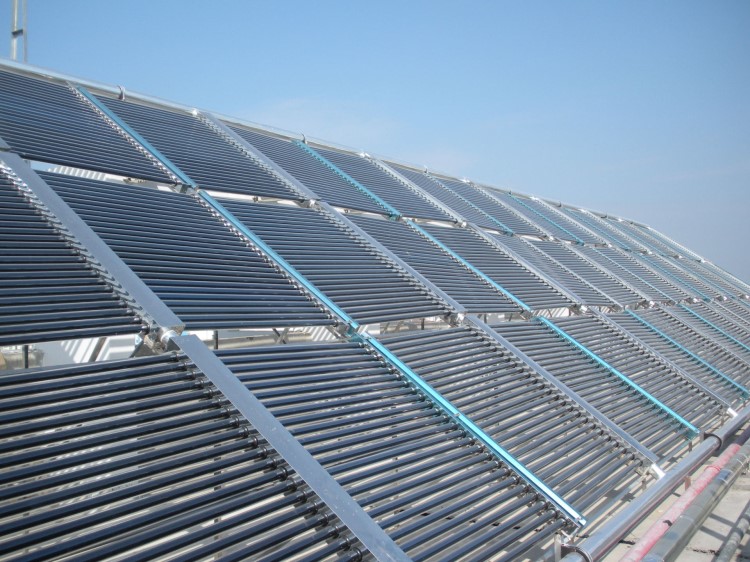 太陽能大型熱水工程，太陽能工程聯箱，太陽能集熱工程模塊。