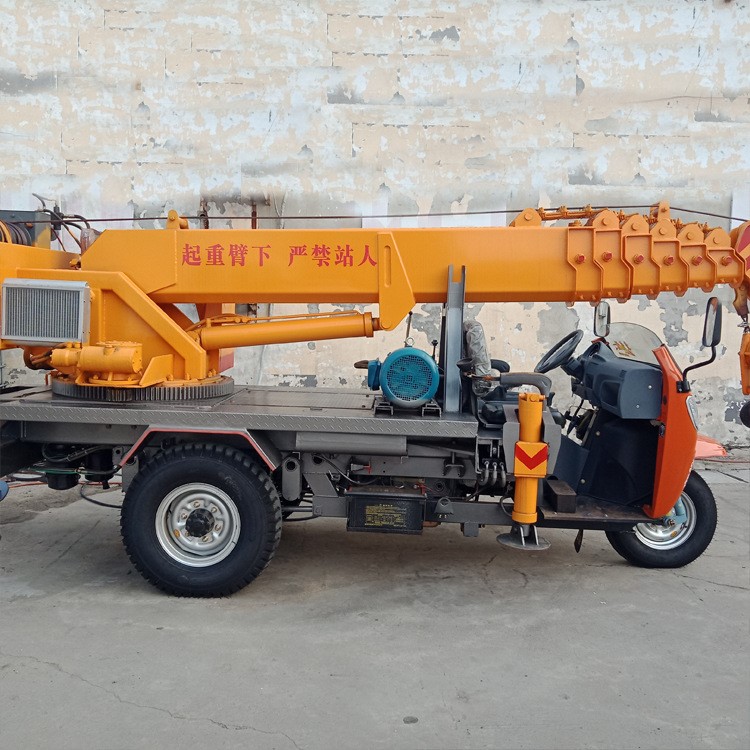 自制小型三輪隨車吊 藍牌起重運輸隨車吊 定制12噸隨車吊