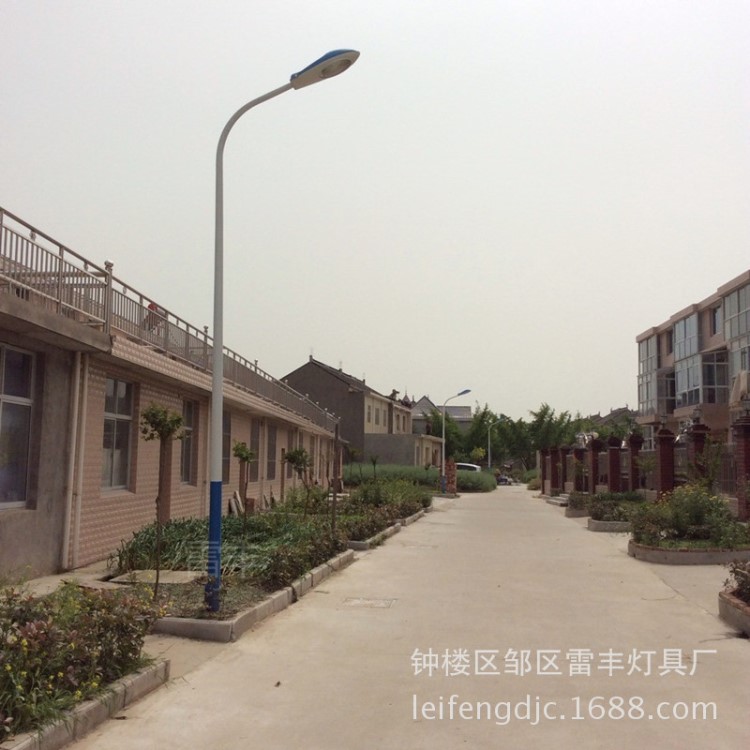 廠家直銷自彎臂路燈太陽能高桿燈LED太陽能路燈戶外道路燈