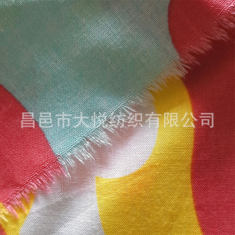 廠家供應(yīng)30 68人棉印花布 梭織 印花布 服裝布 出口染色包邊布