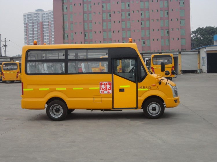 廠家供應(yīng)幼兒園校車 小學(xué)生校車 19座校車