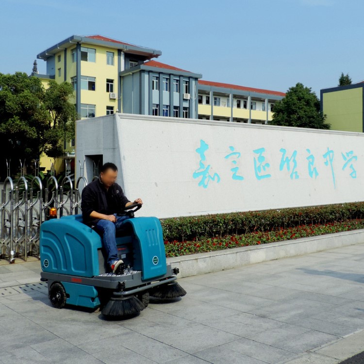 福建全自動(dòng)掃地機(jī) 電動(dòng)駕駛式掃地車 物業(yè)保潔公司掃地機(jī)洗地機(jī)