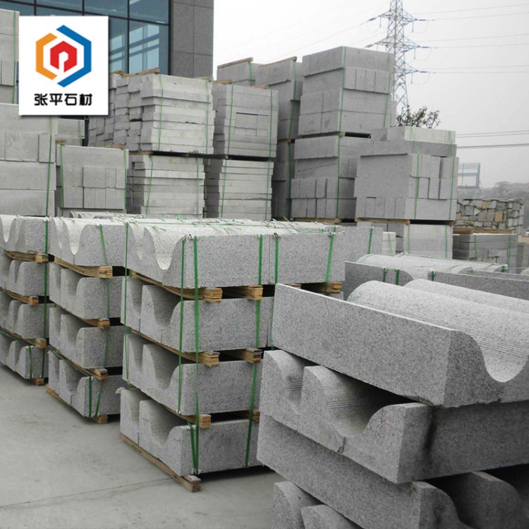 現貨芝麻灰花崗巖s型路沿石 建筑工程石材路沿石定制 芝麻灰廠