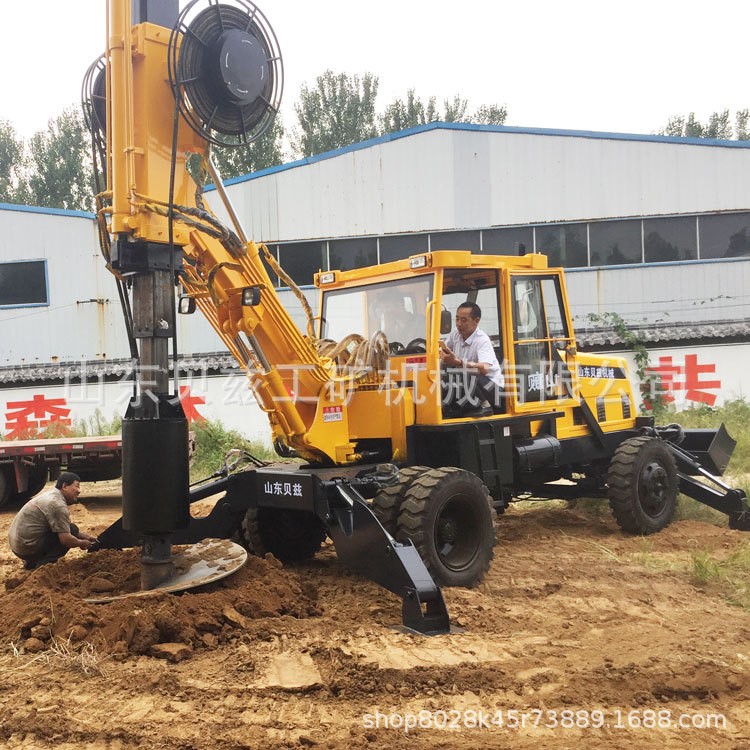 六輪式多功能旋挖鉆機(jī) 西藏牧民水源勘探打井機(jī) 增壓挖坑機(jī)圖片