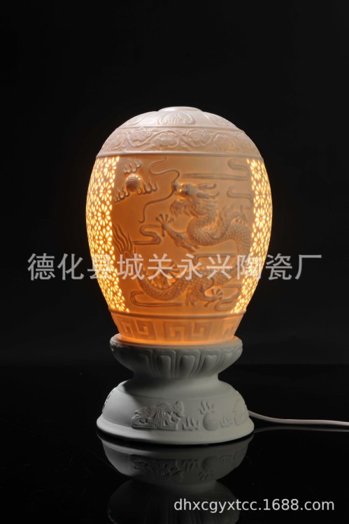 供應(yīng)陶瓷燈具燈飾贈(zèng)品鏤空燈陶瓷鏤空燭臺(tái)陶瓷手工制作