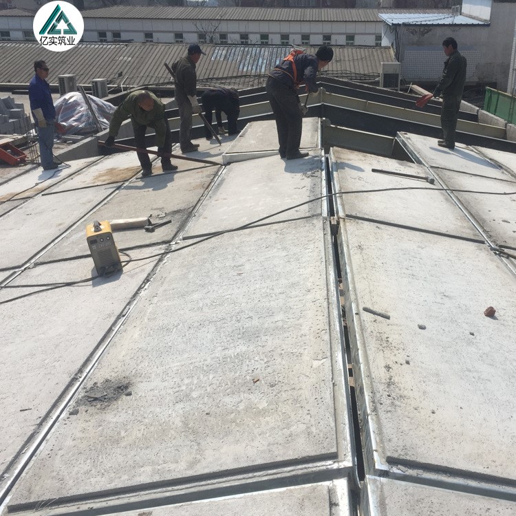 鋼框輕型屋面板廠家供應大跨度鋼結構廠房屋面板防火保溫價格公道