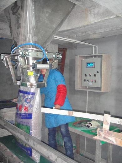 噴施肥料自動包裝機，顆粒鋅肥計量包裝稱，沖施肥電腦稱重灌裝機