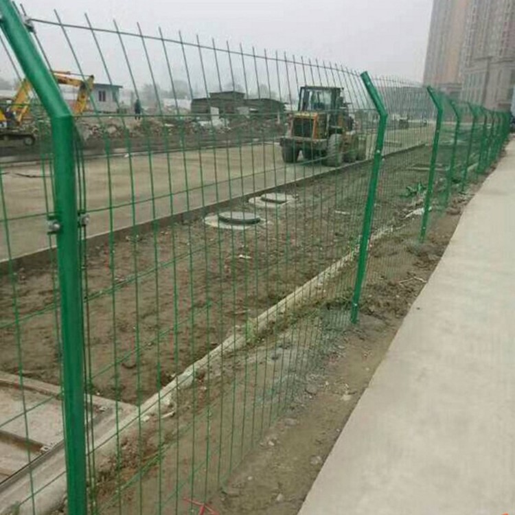 廠家直銷高速公路護欄網 果園圍欄網 圈山 圈地圍墻護欄網鐵絲網