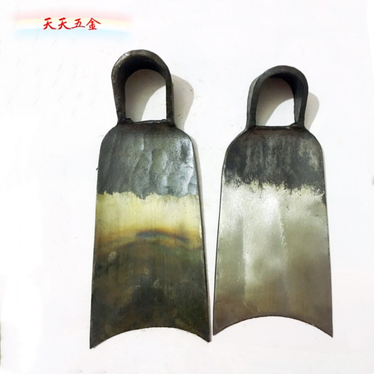 廠家供應土打鍛打黑白寬板鋤頭 農(nóng)用鋤頭 野營挖鋤 園林鋤頭 挖鋤