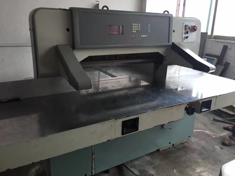 2008年920申威达m型电脑程控切纸机