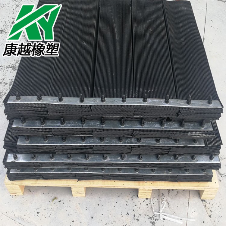 導料槽橡膠擋塵簾煤礦傳送箱擋塵簾 冶礦設備用橡膠簾 價格優(yōu)惠