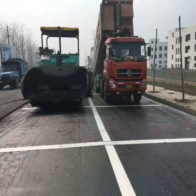 廠家供應(yīng) 道路抗裂貼公路瀝青路面防裂貼 免費(fèi)寄送樣品批發(fā)抗裂貼