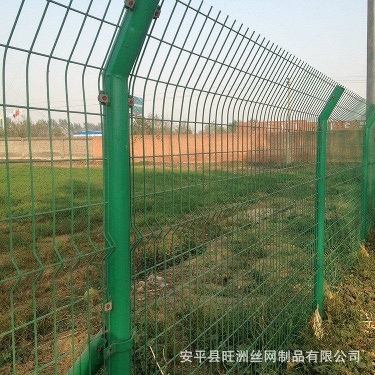 山東直銷養殖護欄網養雞場圍欄網邊框護欄網桃型柱護欄網鐵絲圍欄