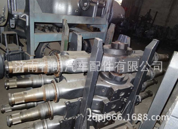 重汽豪沃配件后橋殼（ST16后橋殼總成HUV270橡膠懸架