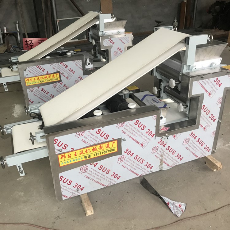 2018新型數(shù)控布袋饃機(jī)全自動小型荷葉餅機(jī)白吉饃月亮饃一次成型機(jī)