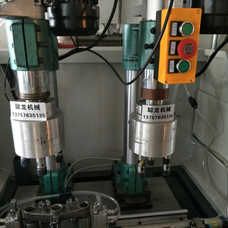 多軸器。雙軸器。多軸頭。動力頭。專機。全數控自動控制氣動攻牙