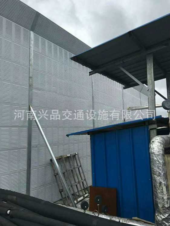 山東棗莊廠家直銷公路聲屏障 隔音墻 工廠小區(qū)煤礦降噪設(shè)備