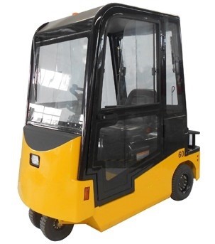 帶全封閉雨簾雨棚電動牽引車 帶封閉駕駛艙蓄電池電瓶牽引車頭