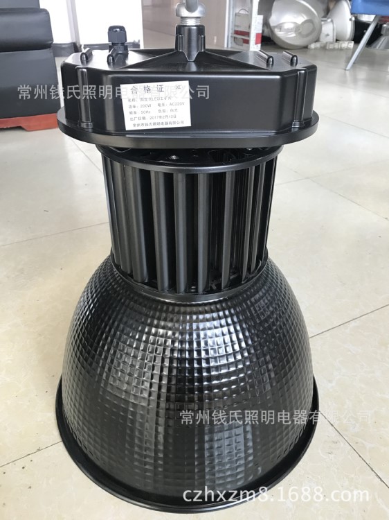 生产LED工矿灯100W-200W厂房灯具采用芯片恒流电压质保3年