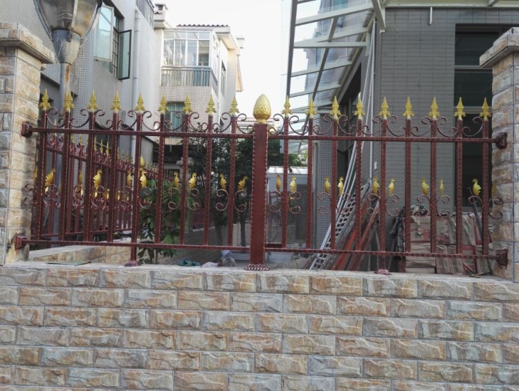 廠家源頭批發室外圍墻紅古銅防護欄新農村圍墻鐵藝欄桿