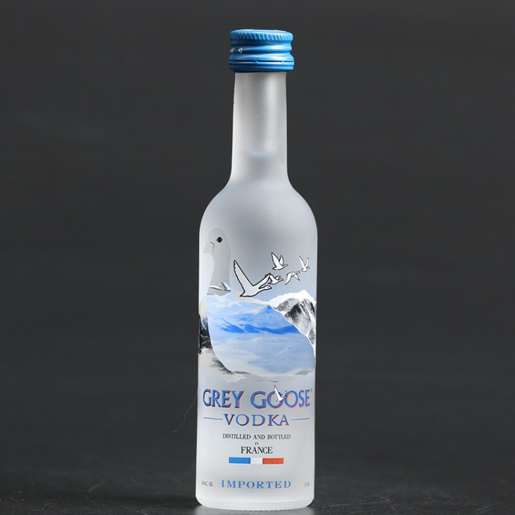 法國(guó)灰雁伏特加 迷你洋酒小酒版 50ml玻璃瓶酒辦 Grey Goose 