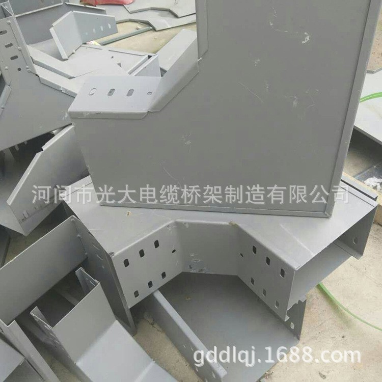 光大橋架 下角垂直三通 垂直上彎通 下彎通 垂直左上彎通 左下